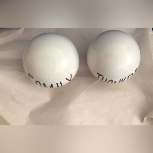 2 Ivory ceramic farmhouse tabletop paper weight decor Love Family Thankful new - Picture 5 of 15